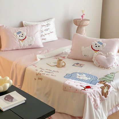 Verspieltes Satin-Bettwäsche-Set mit applizierten Tiermotiven und gesteppter Tagesdecke