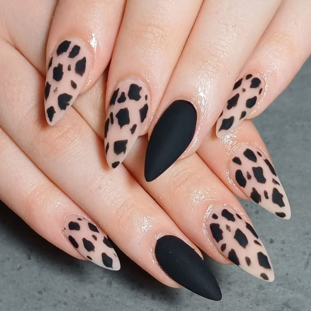 Künstlerische Stiletto Press-On Nägel mit Leoparden Design Brehn