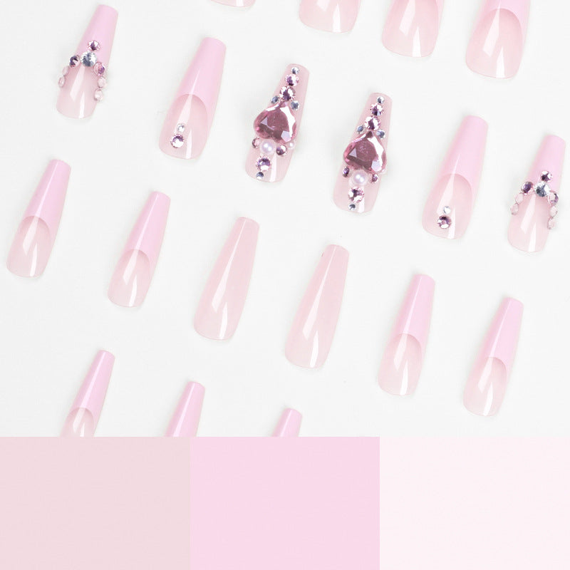 Glamouröse Nagelverlängerungen mit Glitzerverzierungen Brehn