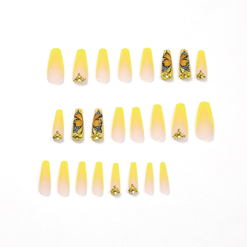 Kunstvolle Gel-Nägel mit Schmetterlings-Design und Glitzer Brehn
