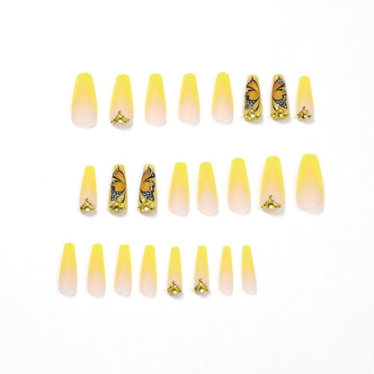 Kunstvolle Gel-Nägel mit Schmetterlings-Design und Glitzer Brehn