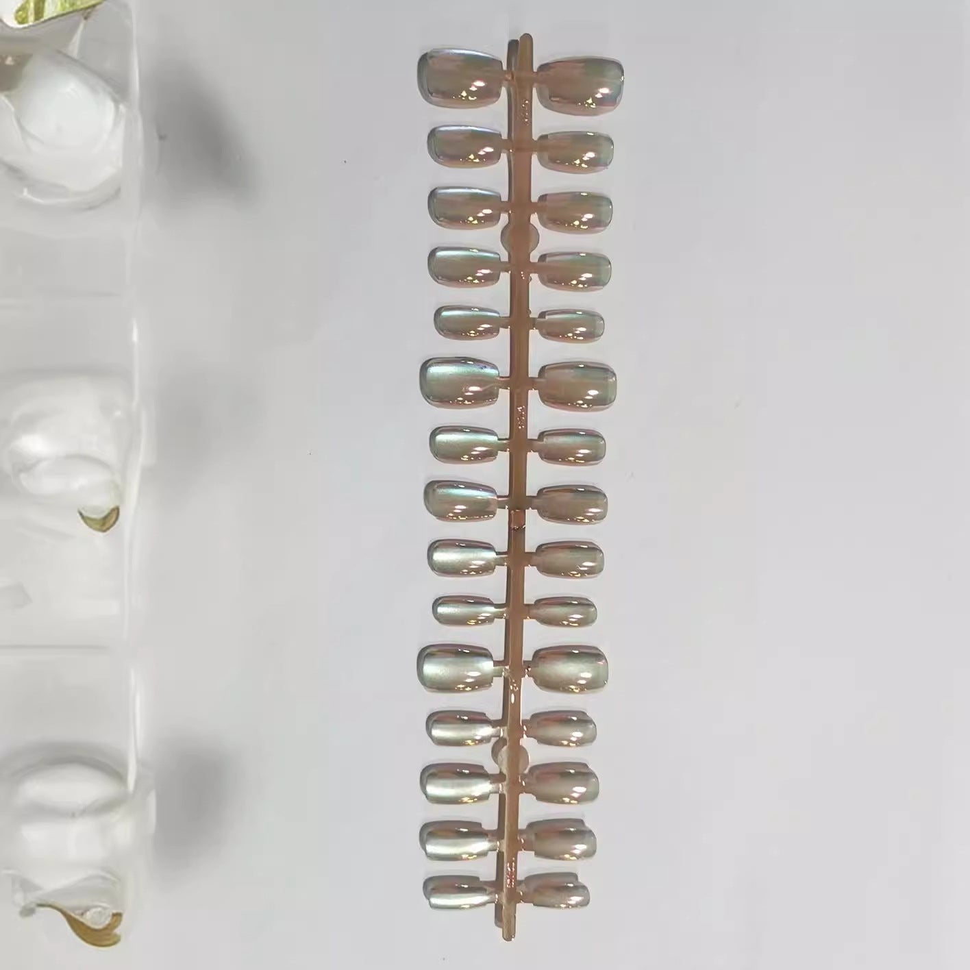 Iridescent Press-On Nail Tips Brehn
