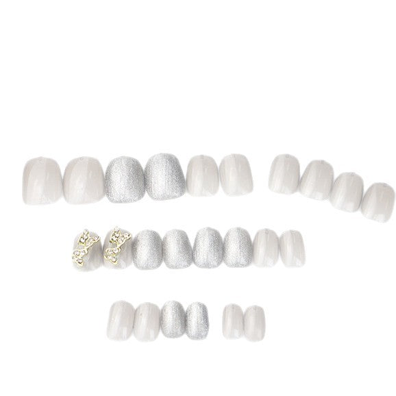 Glitzerndes Press-On-Nagelkunst-Set mit eleganten Schmetterlingsakzenten Brehn