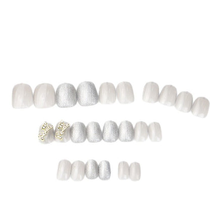 Glitzerndes Press-On-Nagelkunst-Set mit eleganten Schmetterlingsakzenten Brehn