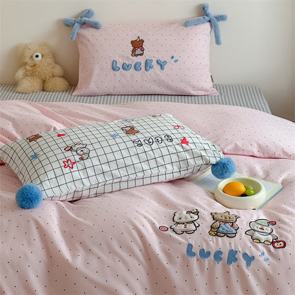 Kinder-Bettwäschegarnitur aus Baumwollsatin mit 3D-Teddy-Applikationen und Bommel-Ecken