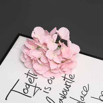 Elegante dekorative Blumenarrangement