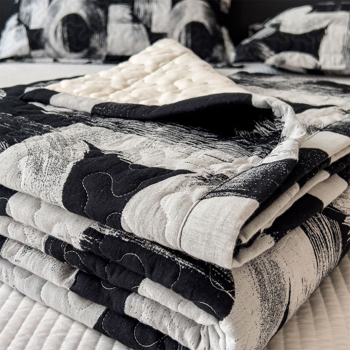 Gestepptes Bettwäsche- und Kissenbezug-Set mit Wellenstich und leichtem Mikrofasermaterial
