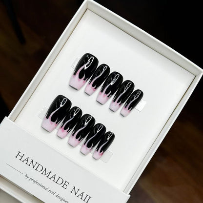 Künstlerisches Press-On Nagelset mit Flammenmuster