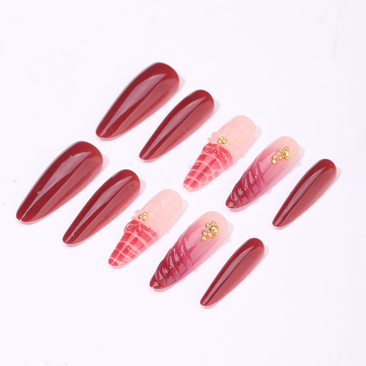 Kunstnagelset mit modernem Spitzen-Design und eindrucksvoller Blütenapplikation Brehn