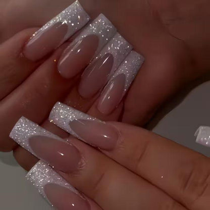 Stylische Glitzernde French Tip Acryl Nägel Brehn