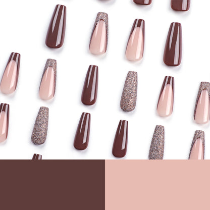Kunstvolle Stiletto-Nägel mit Glitterverzierungen Brehn