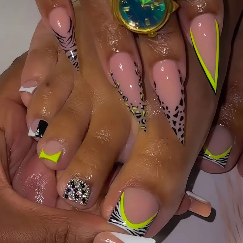 Kreatives Künstlerisches Nageldesign Brehn