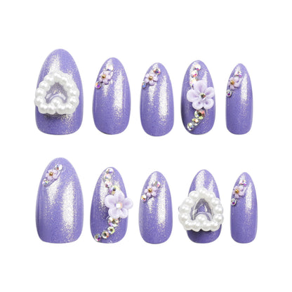 Kunstvolle Nagelkunst mit Blumen-Verzierungen Brehn