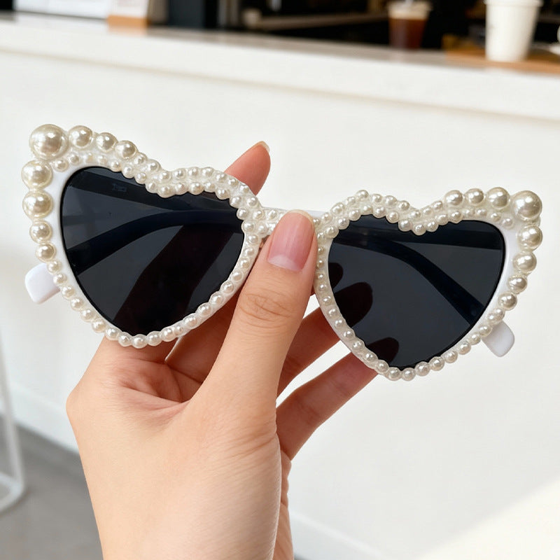 Herzförmige Sonnenbrille mit Perlendetails Brehn