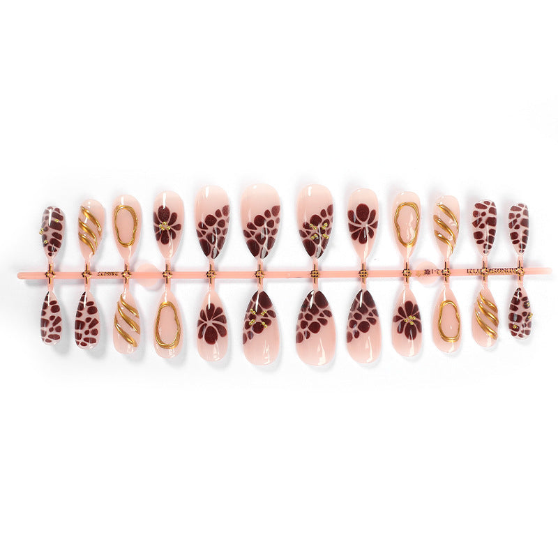 Kunstnagelset mit eleganten Blüten- und Goldakzenten Brehn