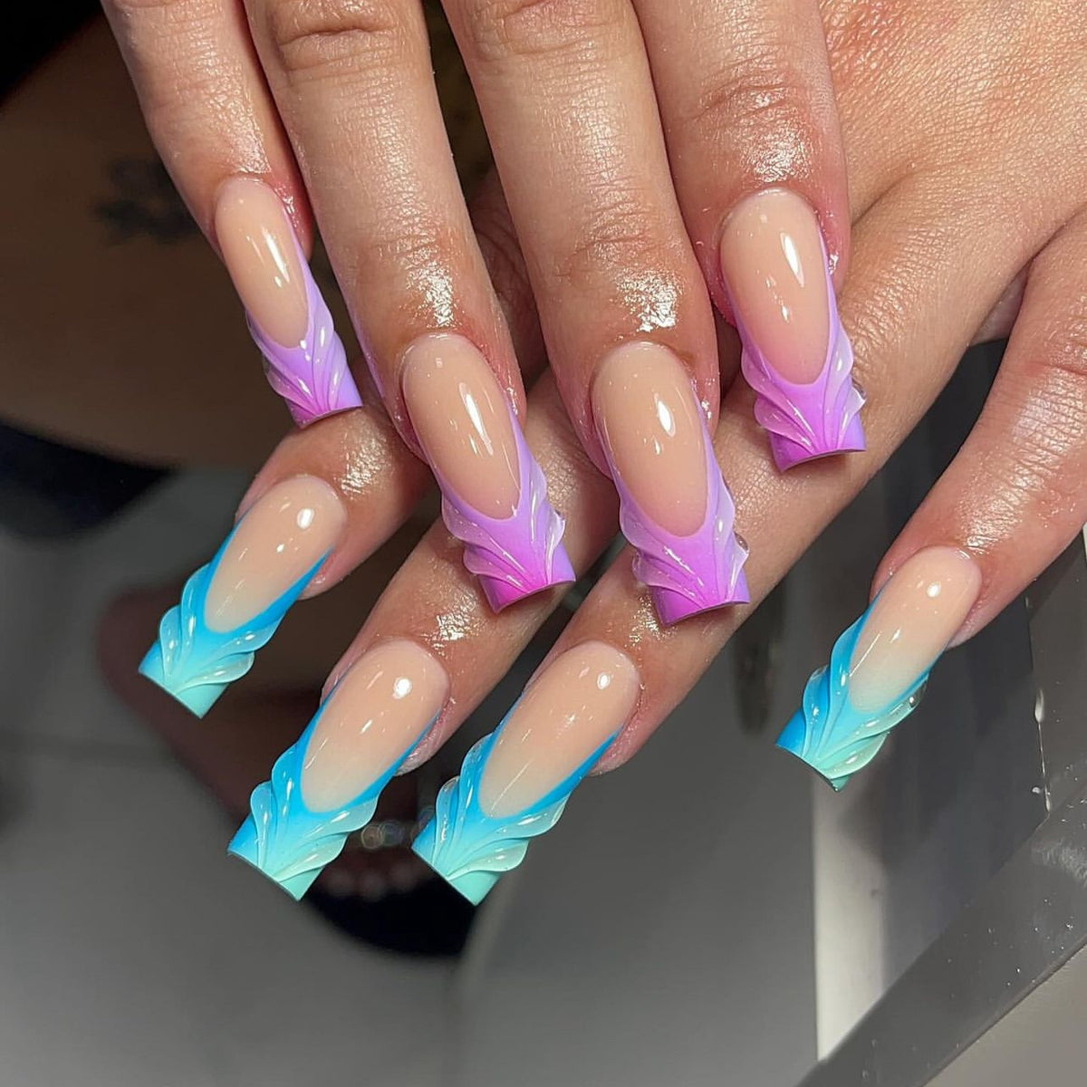 Künstliche Nagelverlängerungen mit einzigartigem Amazon River Design Brehn