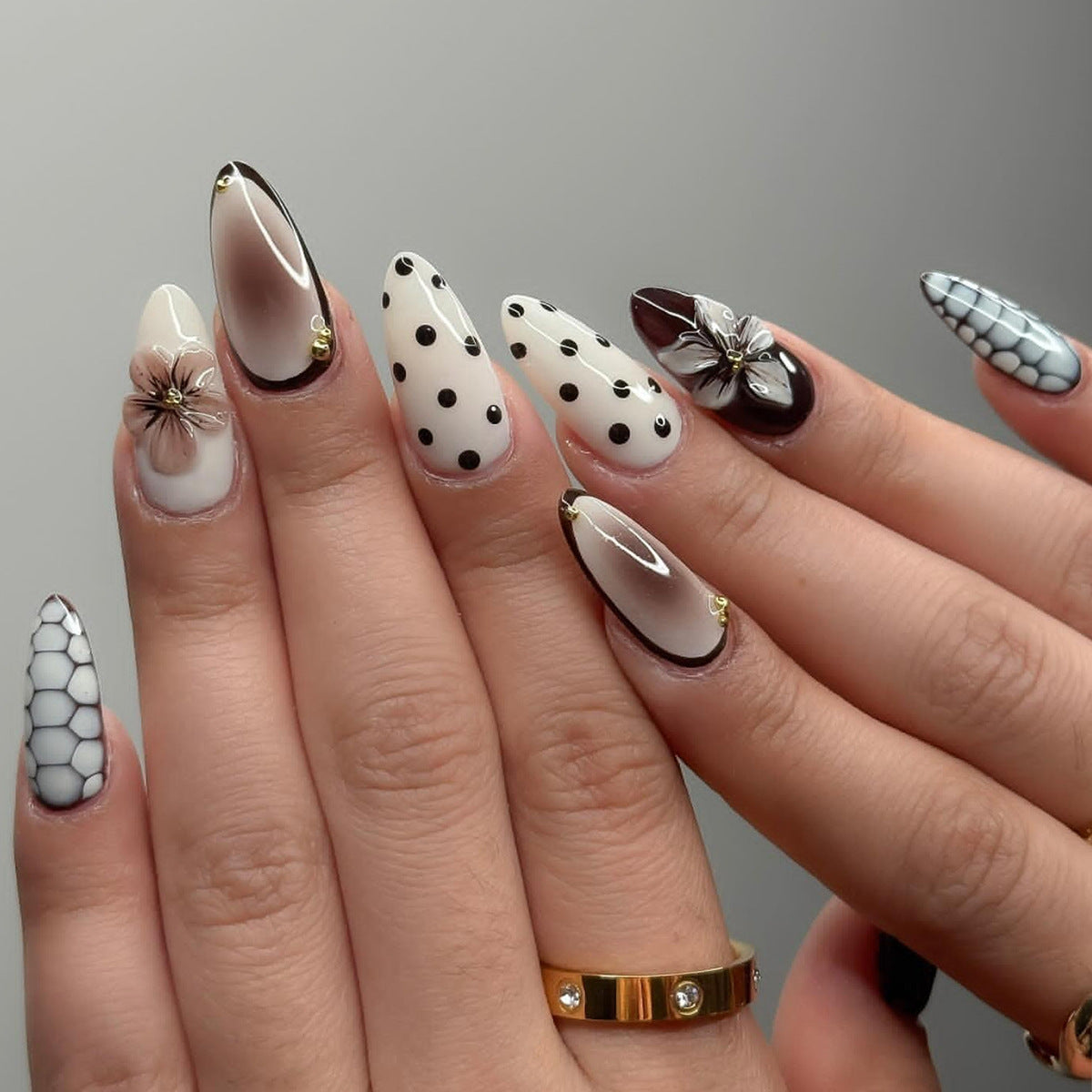 Designer Kunstnägel mit Floralen und Geometrischen Akzenten Brehn