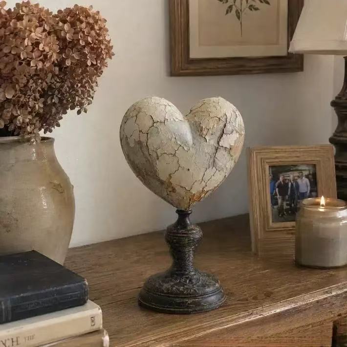 Dekorative Herzskulptur mit Vogelmotiv Brehn