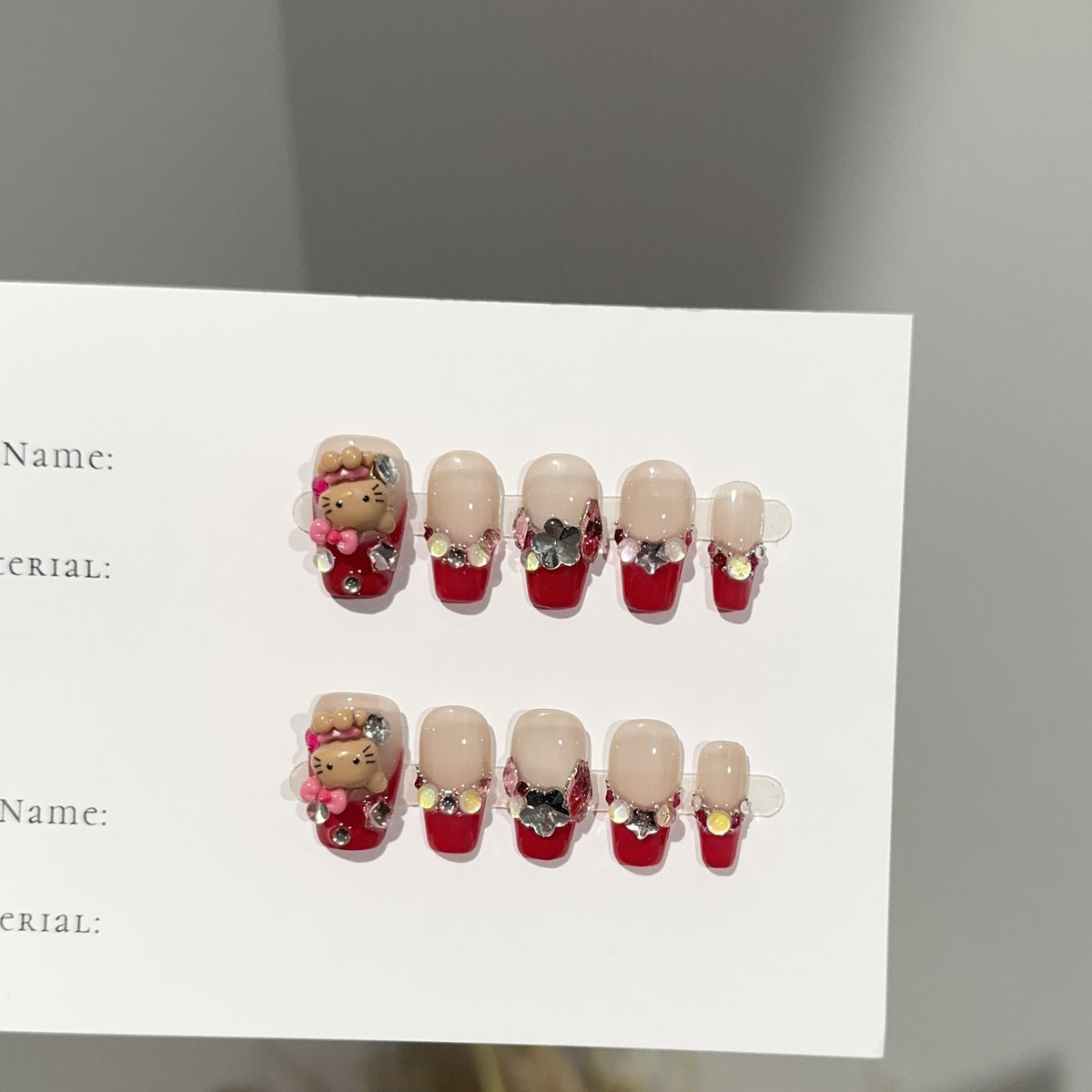 Dekoratives Press-On Nagelkunst Set