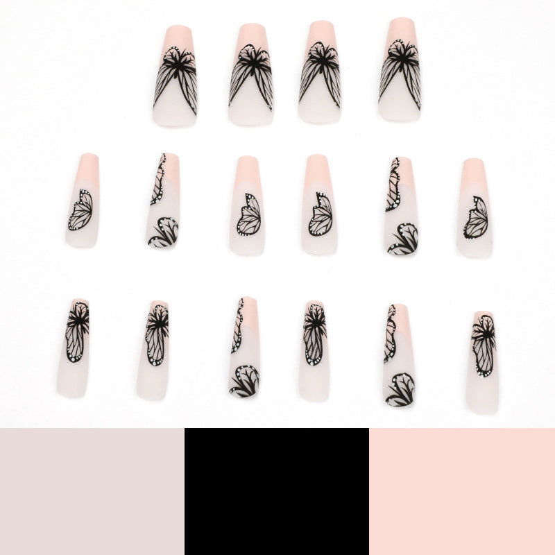 Kunstvolle Nagelkunst mit Schmetterlingsmotiv Brehn