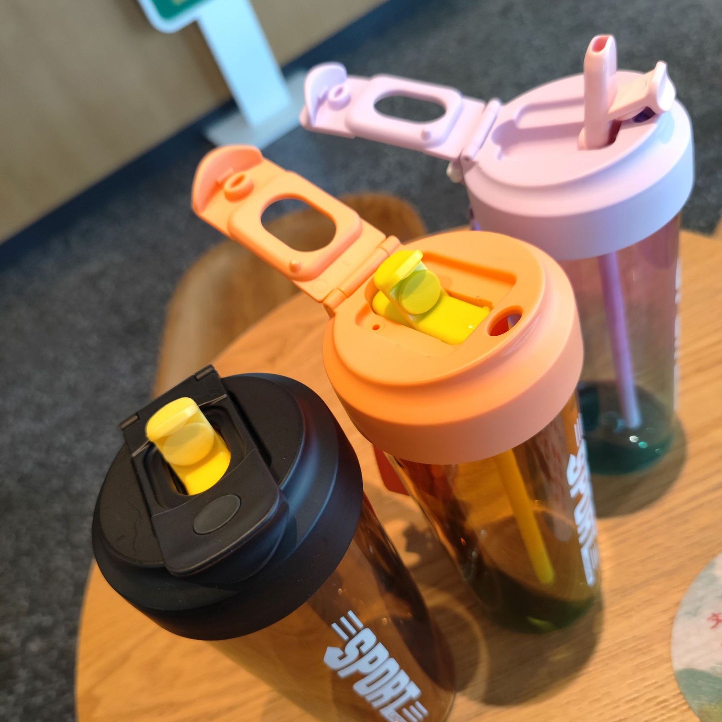 Damen Sport-Trinkflasche mit praktischer Strohhalm- und Tragefunktion Brehn