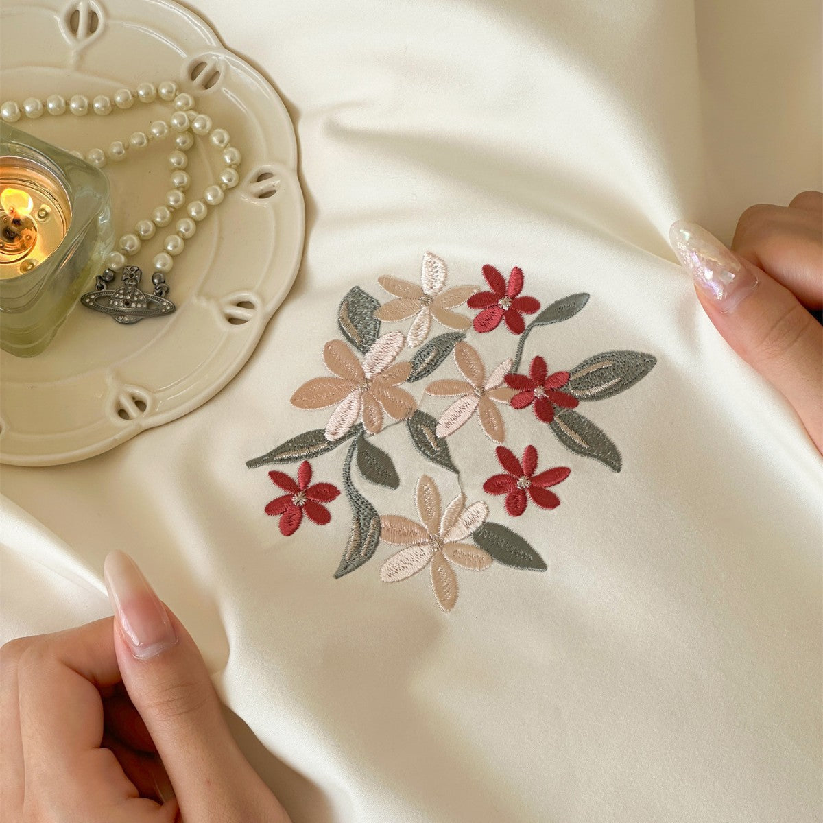 Besticktes Florales Baumwollsatin Bettwäsche Set mit Wellenstickerei und Kissenbezügen