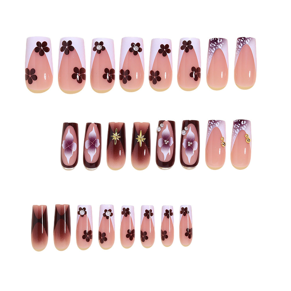Künstlerisches Acryl-Nageldesign-Set mit floralen und goldenen Akzenten Brehn