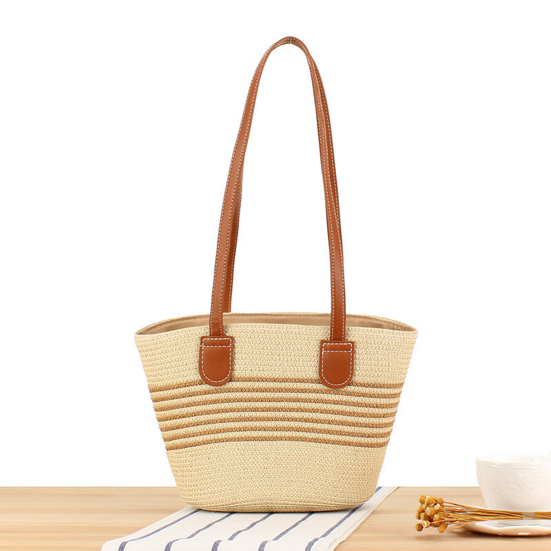 Handtasche Aus Hochwertigem Bastgewebe mit Eleganten Ledergriffen Brehn