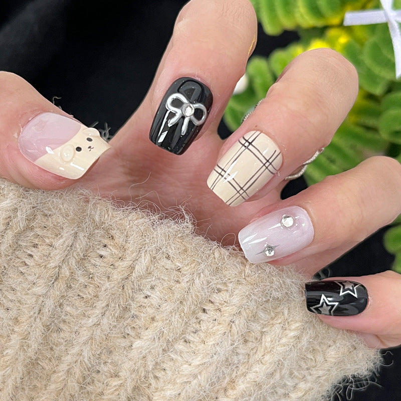 Glänzendes Nagelkunstset mit funkelnden Glitzerakzenten Brehn