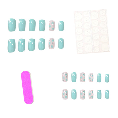 Herz-inspiriertes Nagelkunstdesign Brehn