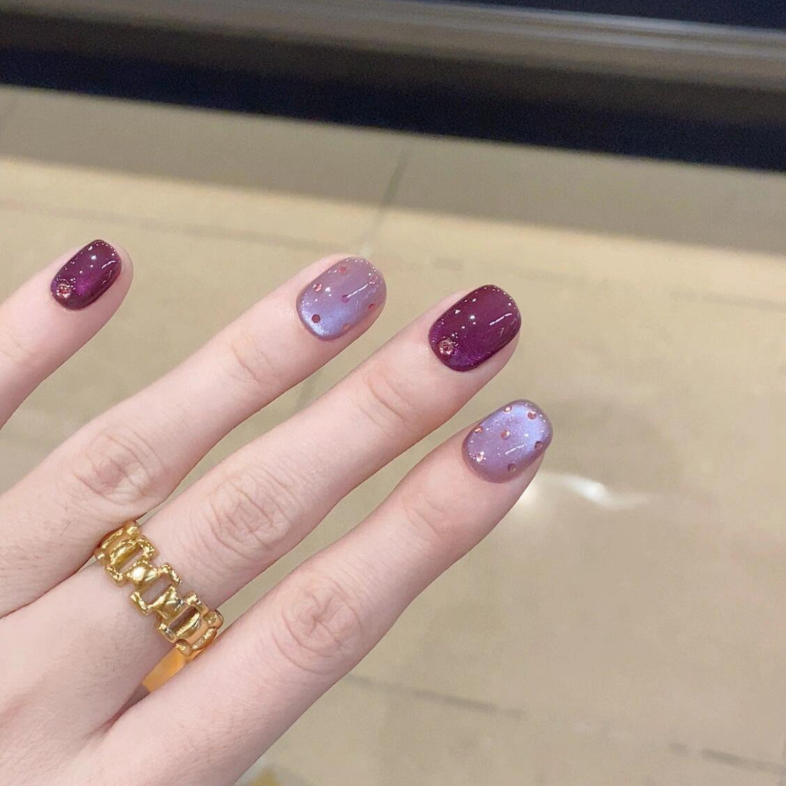 Kunstnägel mit Einzigartigen Glitzerakzenten Brehn