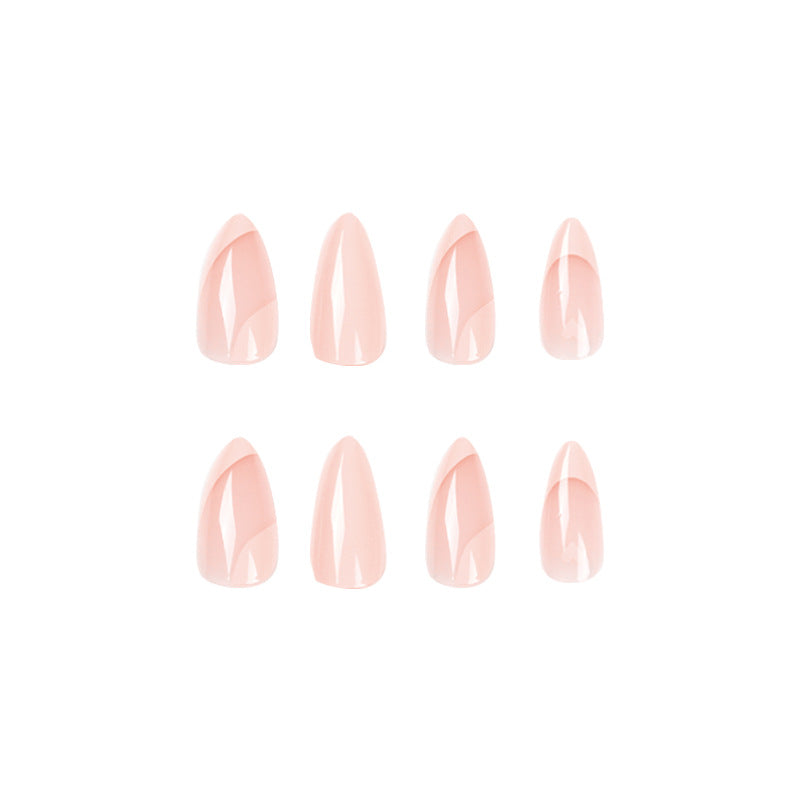 Glamouröse Nagelkunst mit Herzmotiven Brehn