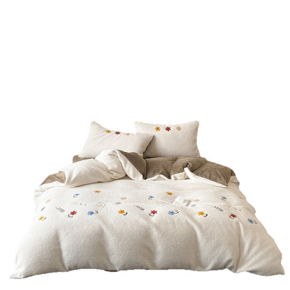 Wendbares Kuschel-Bettwäschenset aus Sherpa-Fleece mit bestickten Blumenapplikationen