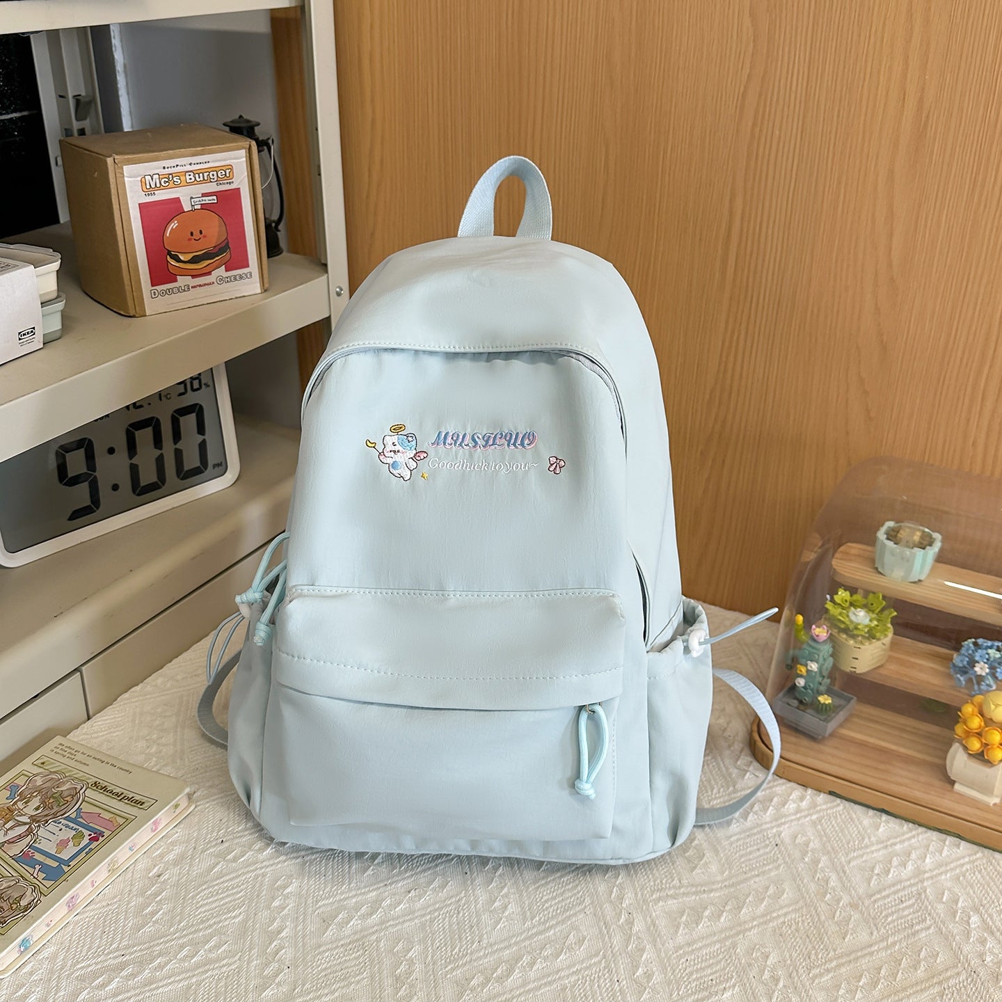 Lässiger leichter bestickter Schulrucksack
