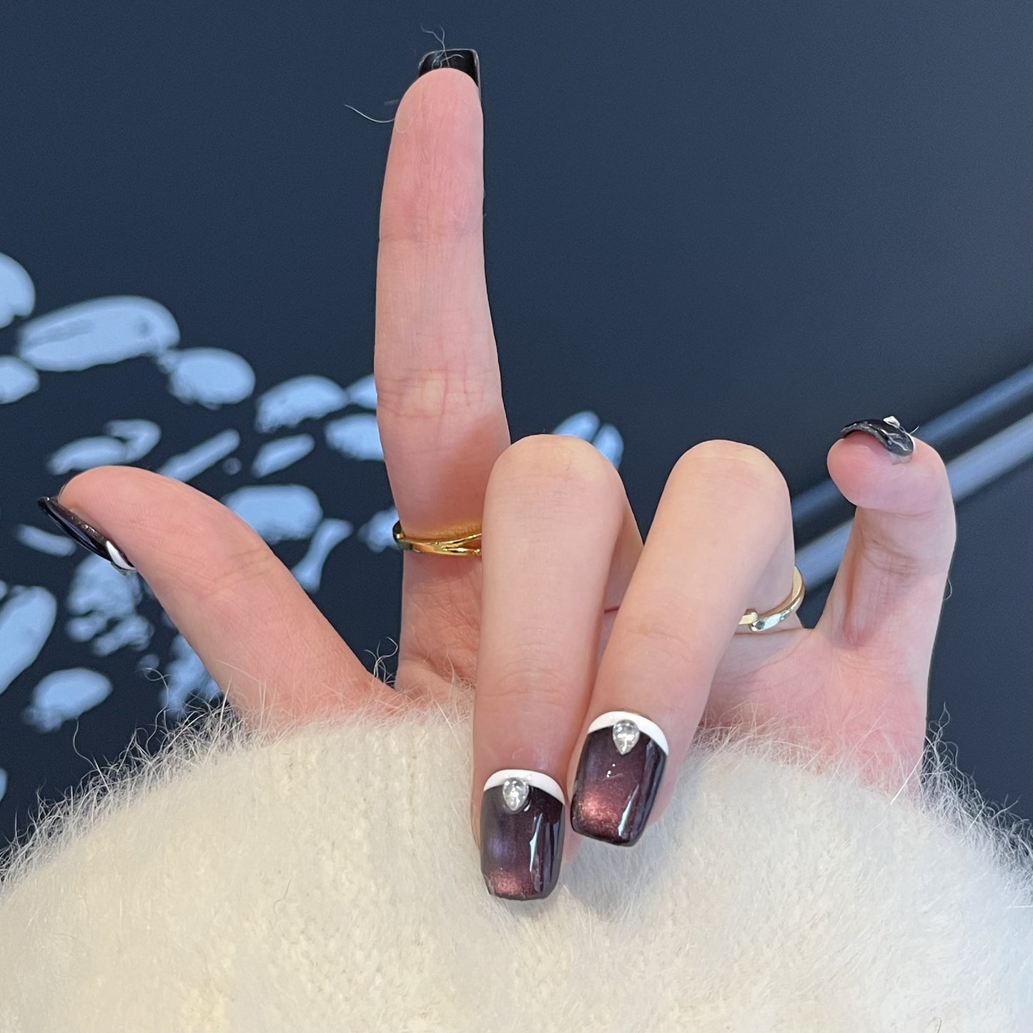 Elegante Gel Press-On Nagelset mit Strassdetails Brehn