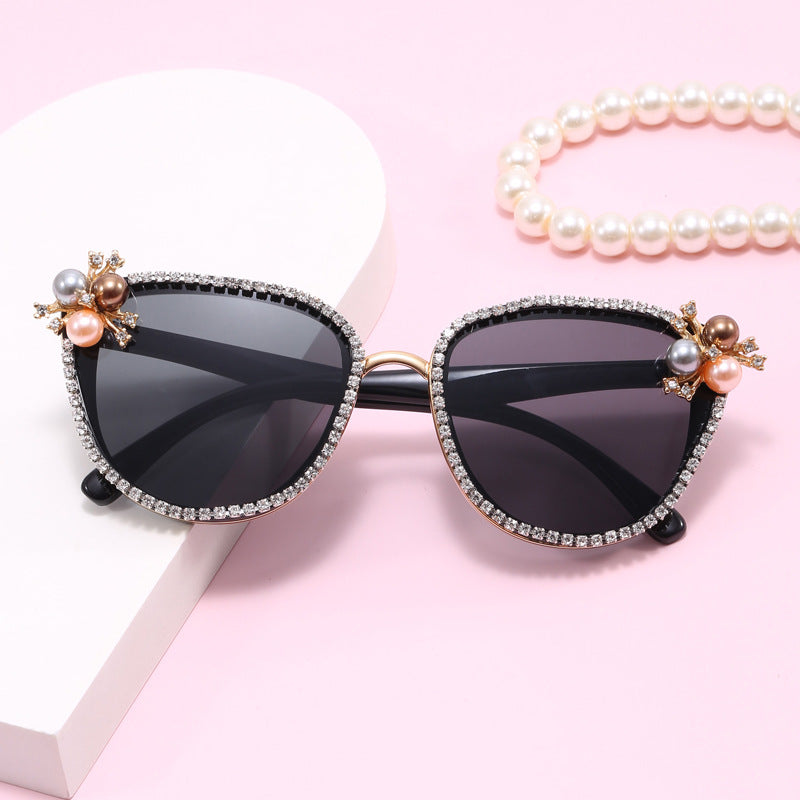 Damen glamouröse Sonnenbrille mit Perlen- und Kristalldekoration Brehn