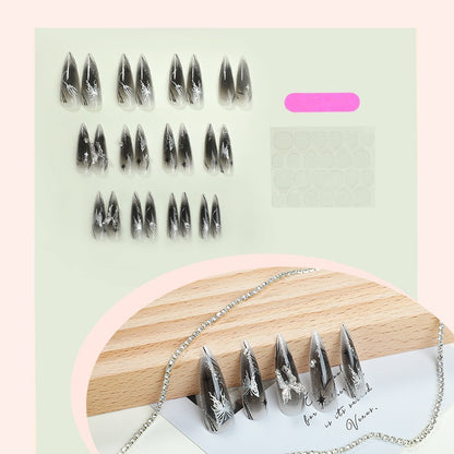 Kunstnagelset mit elegantem, floralem Design und Glitzerdetails Brehn