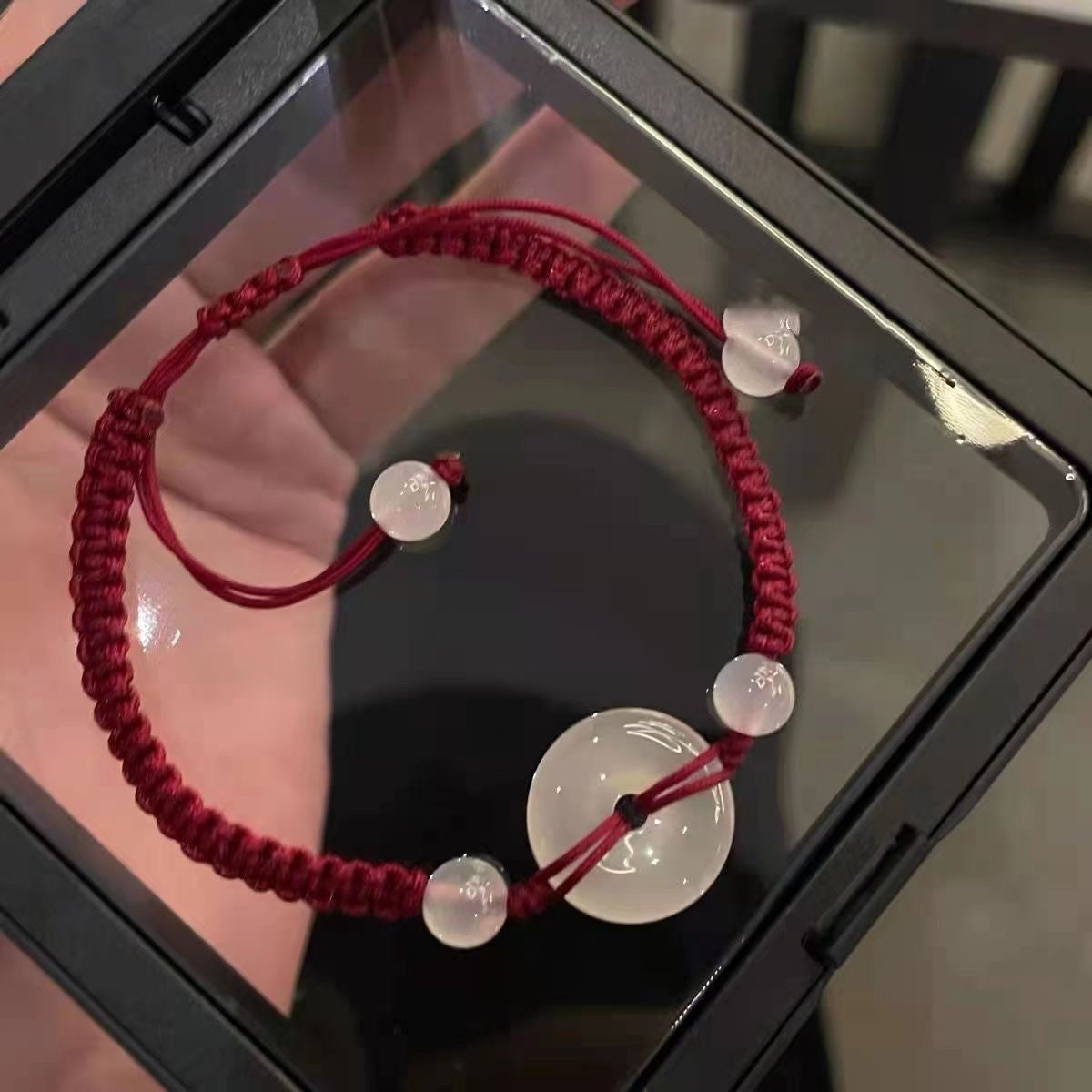 Verstellbares Makramee Perlenarmband Brehn