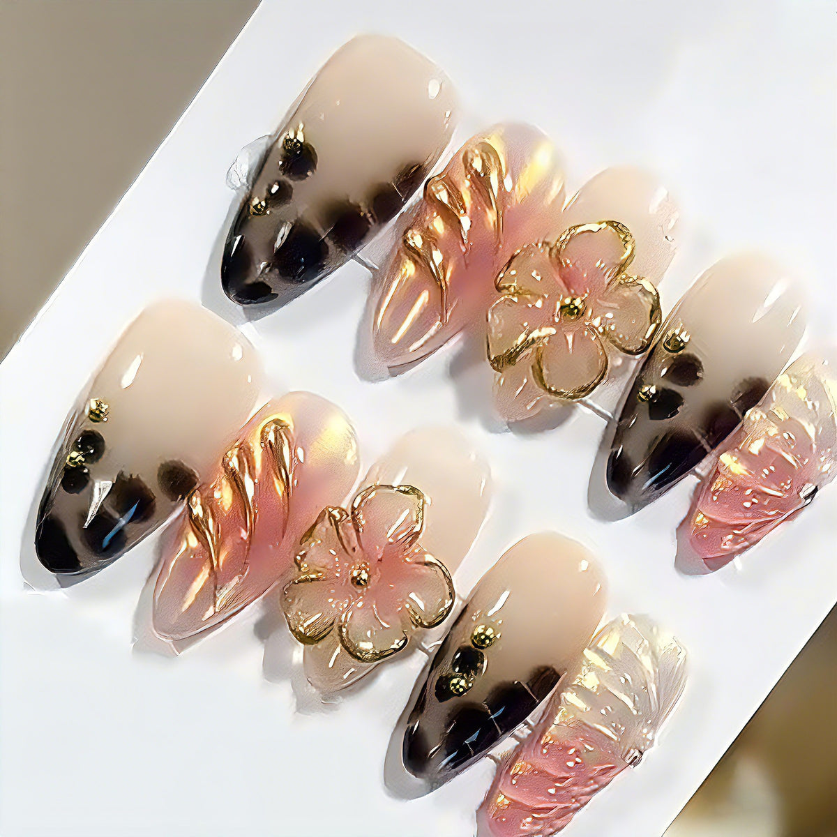 Elegantes Press-On Nail Art Set Brehn