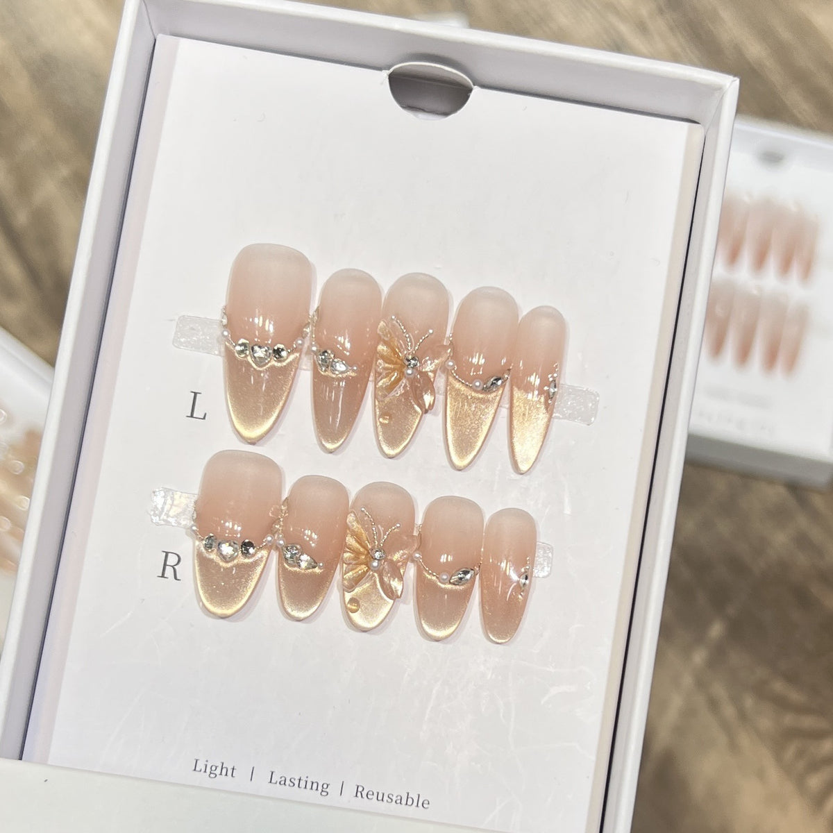 Elegante Schmetterling-Akzent Druck-Nagel-Set Brehn