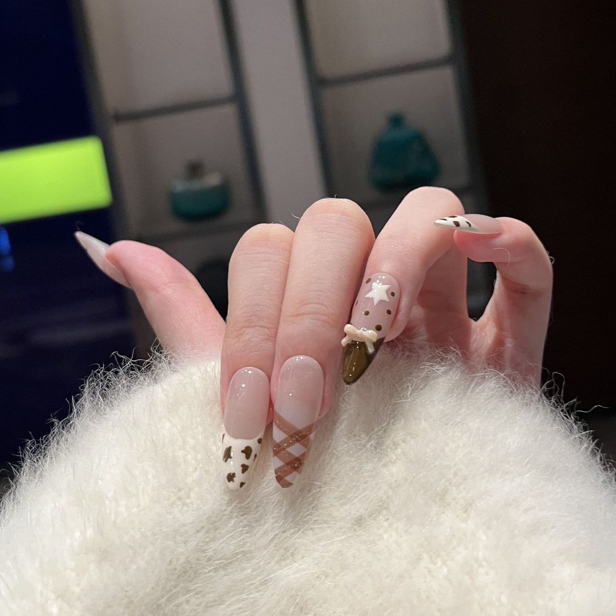 Künstlerisches Press-On-Nagelset Brehn