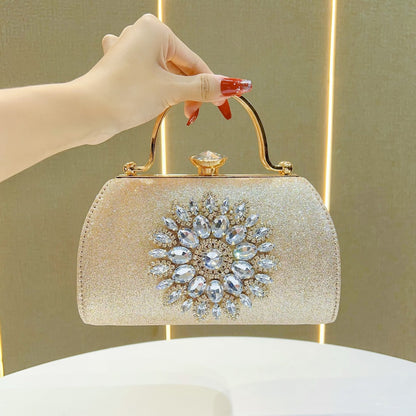 Glitzernde Blumenverzierte Abendtasche