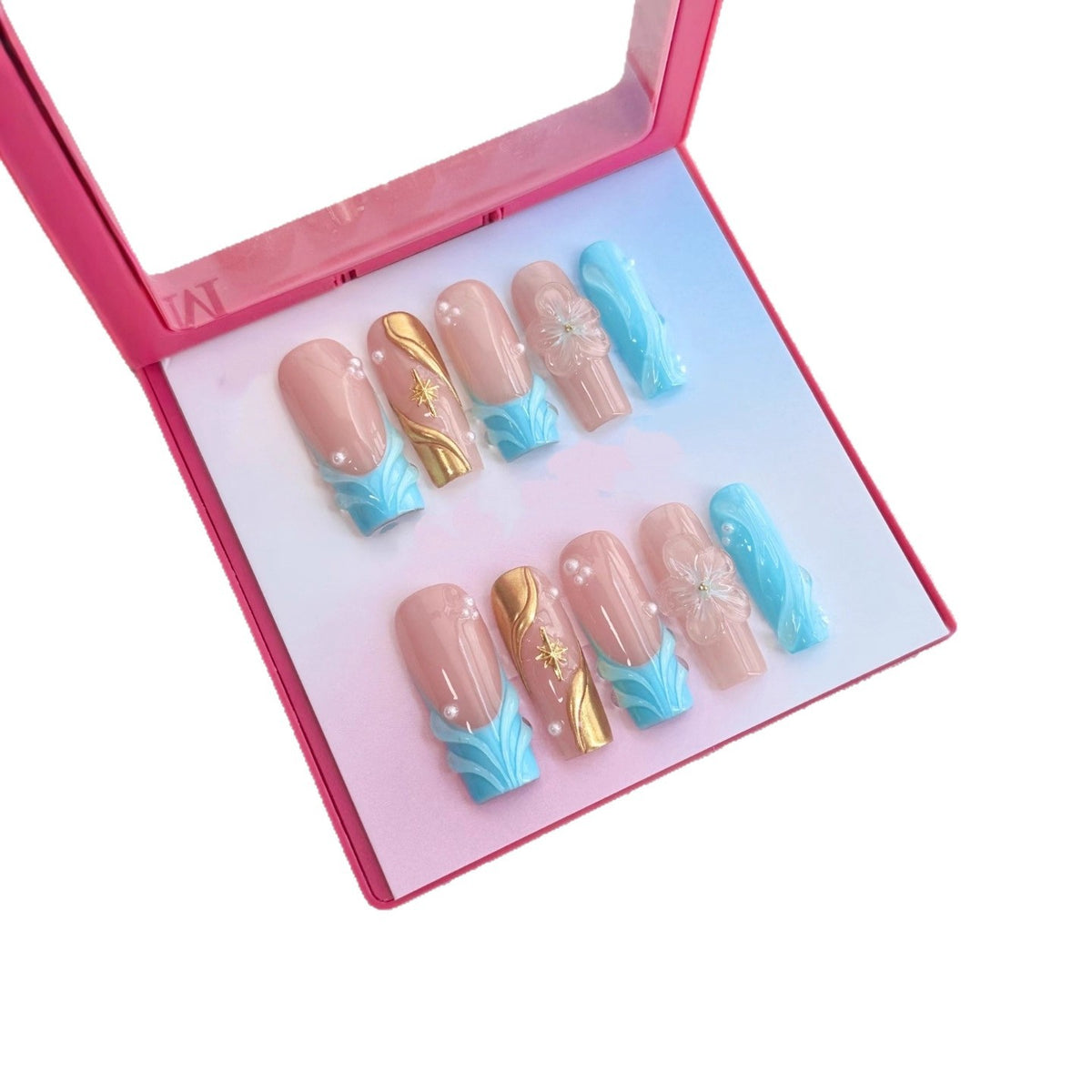 Künstlerische Press-On-Nagelset mit floralen und goldenen Akzenten