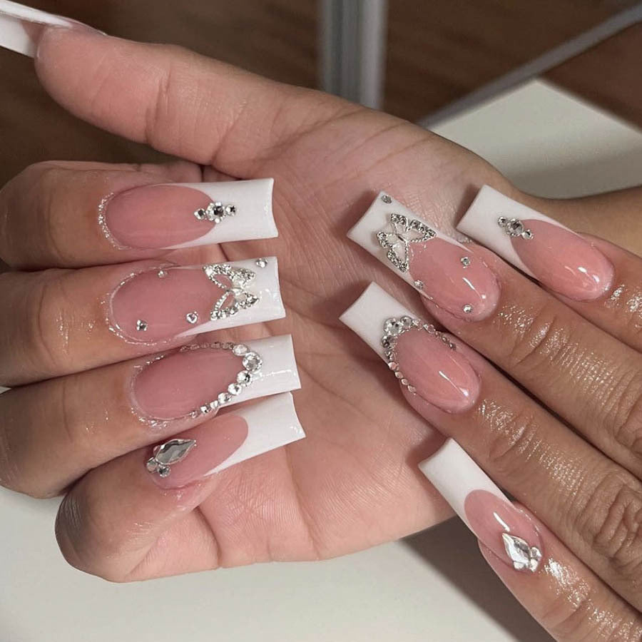 Kunstnagelset mit eleganten Strass- und Glitzerverzierungen Brehn