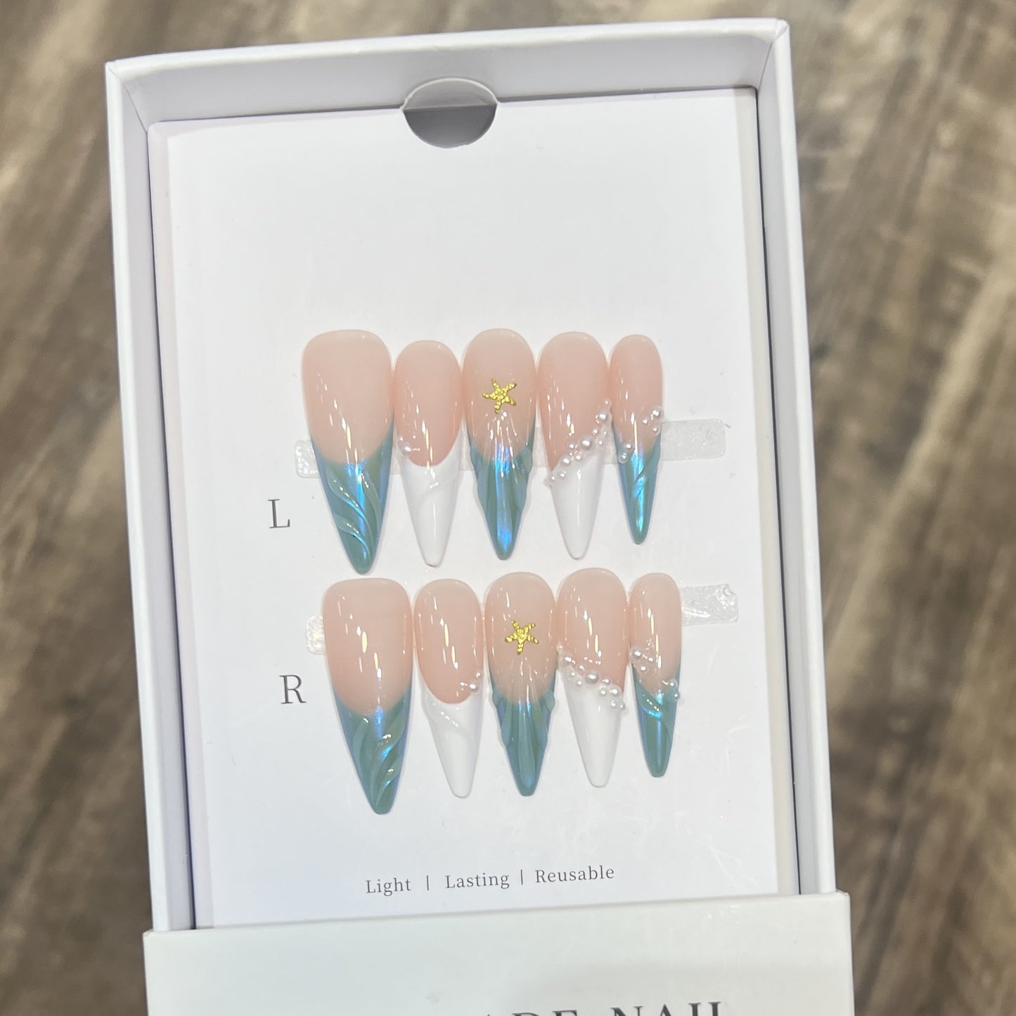 Blumen- und Punkte-Press-On-Nagelset Brehn