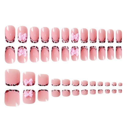 Künstlerisches Nagelset mit Schleifenakzenten Brehn