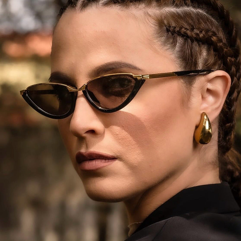 Damen futuristische Cat-Eye Sonnenbrille mit goldenen Akzenten Brehn
