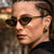 Damen futuristische Cat-Eye Sonnenbrille mit goldenen Akzenten Brehn