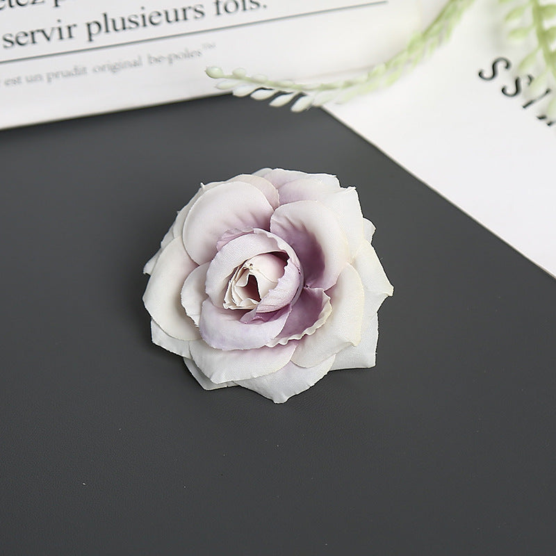 Blumenbrosche für dekorative Zwecke und Anzeige