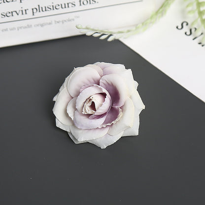 Blumenbrosche für dekorative Zwecke und Anzeige